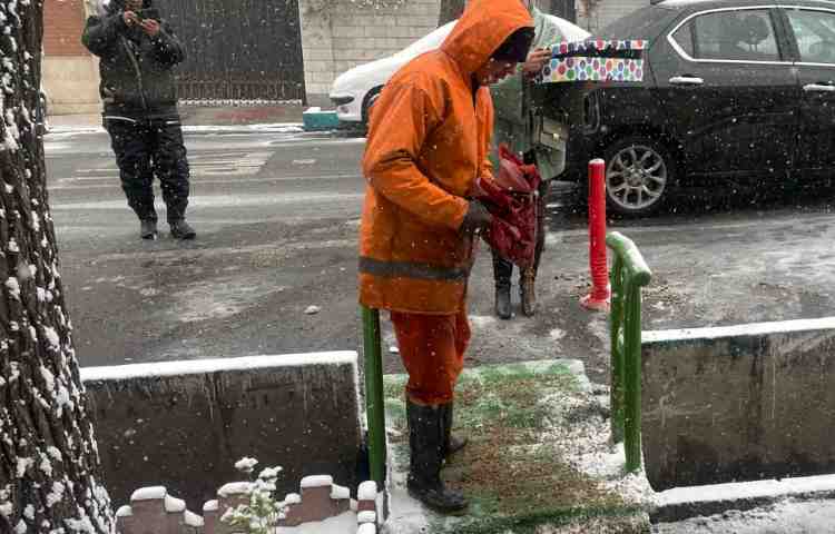 آماده‌سازی فضا برای مدرسه در زمان برف 9