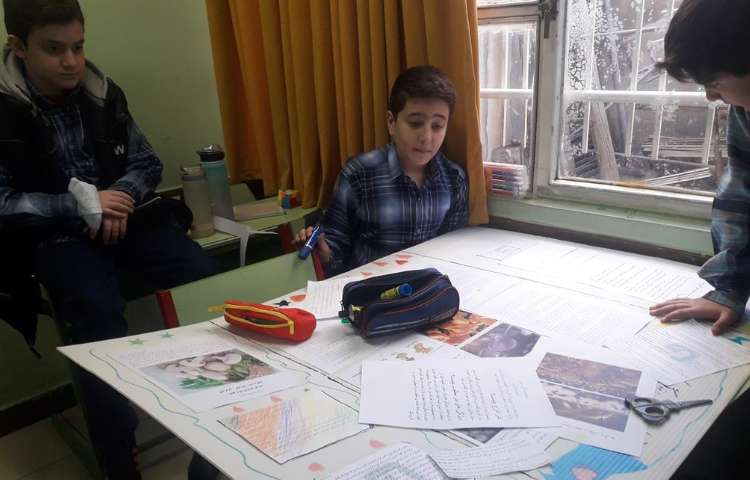 آماده سازی و طراحی پوسترهای گروه های چهارگانه چهارخونه دبستان علوی 6