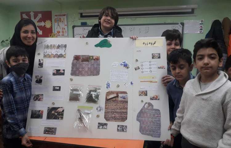 آماده سازی و طراحی پوسترهای گروه های چهارگانه چهارخونه دبستان علوی 8