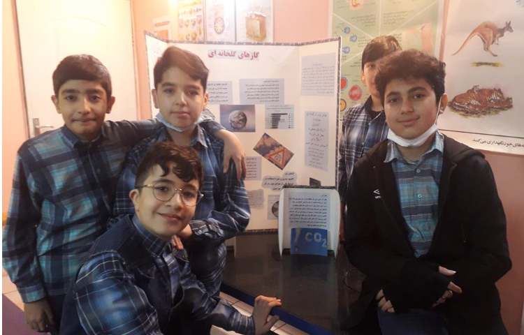 آماده سازی و طراحی پوسترهای گروه های چهارگانه چهارخونه دبستان علوی 10