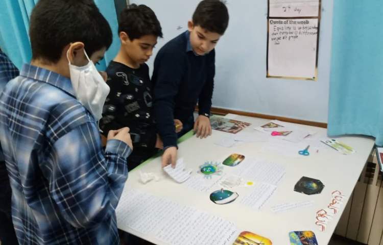 آماده سازی و طراحی پوسترهای گروه های چهارگانه چهارخونه دبستان علوی 17