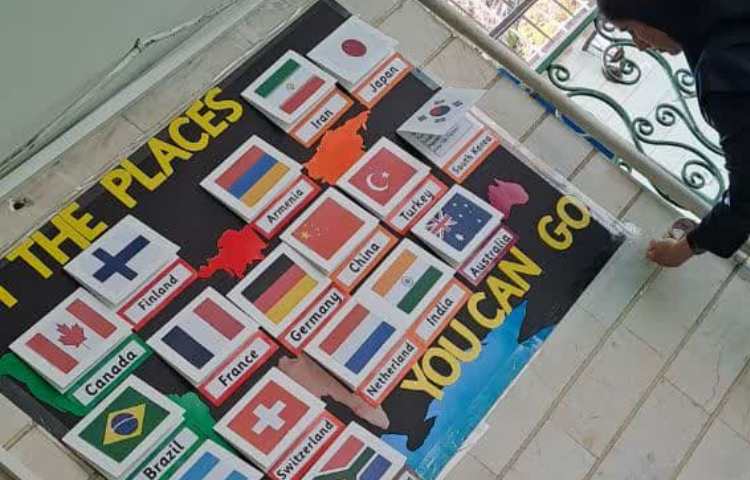 آماده سازی و نصب پوستر آشنایی با کشورها 2