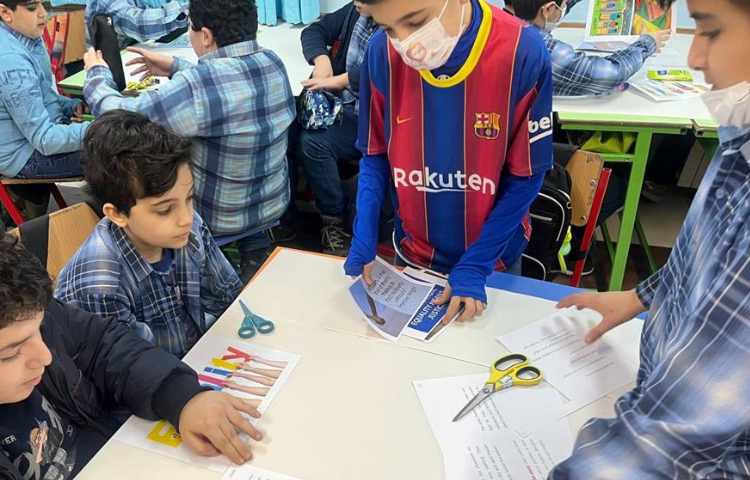 آماده سازی پوستر های زبانی هفته ملی علوم پایه ششم دبستان 4