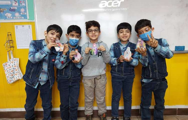 :آماده کردن هدیه روز مادر توسط دانش آموزان 3