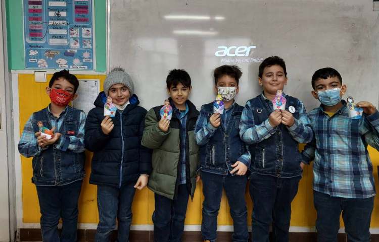 :آماده کردن هدیه روز مادر توسط دانش آموزان 4