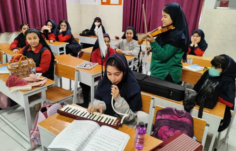 آمادگی برای جشن انقلاب 2