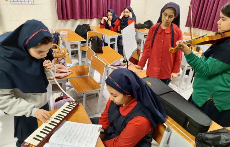 آمادگی برای جشن انقلاب 3