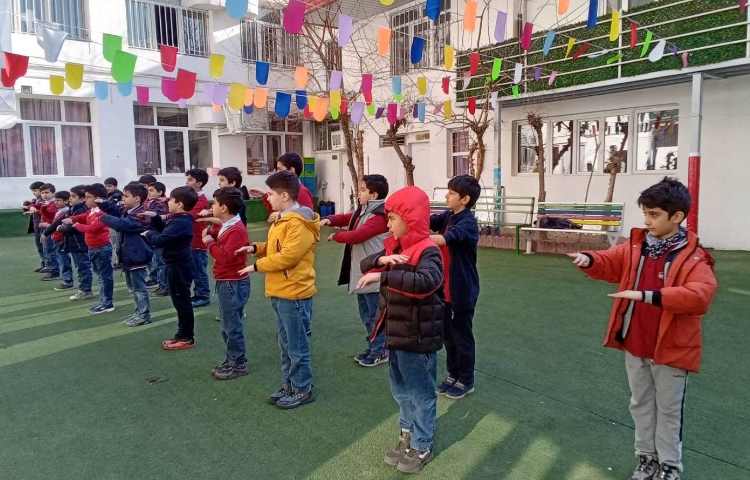 آمادگی جهت برگزاری جشن بزرگ زبان 3