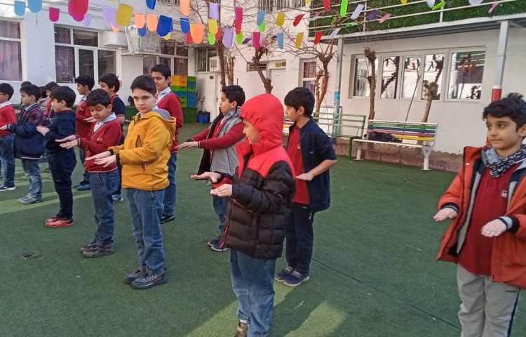 آمادگی جهت برگزاری جشن بزرگ زبان 8