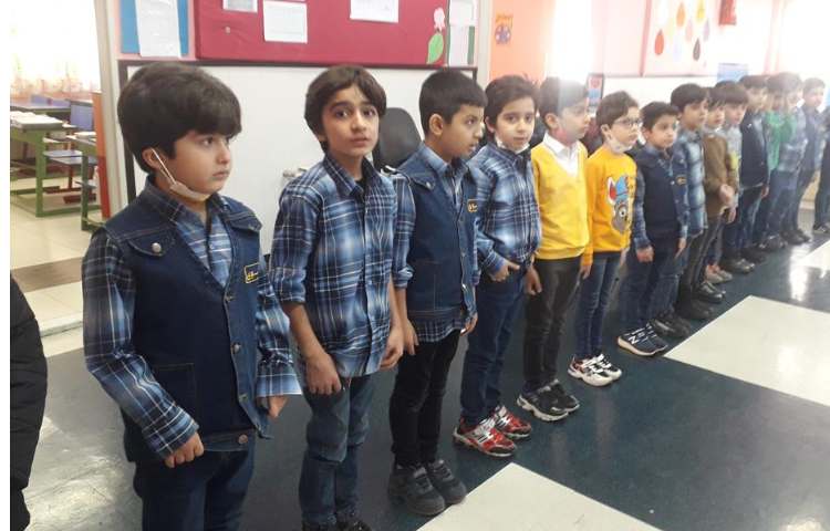 آمادگی دانش آموزان دبستان علوی برای جشن بزرگ یلدا 4