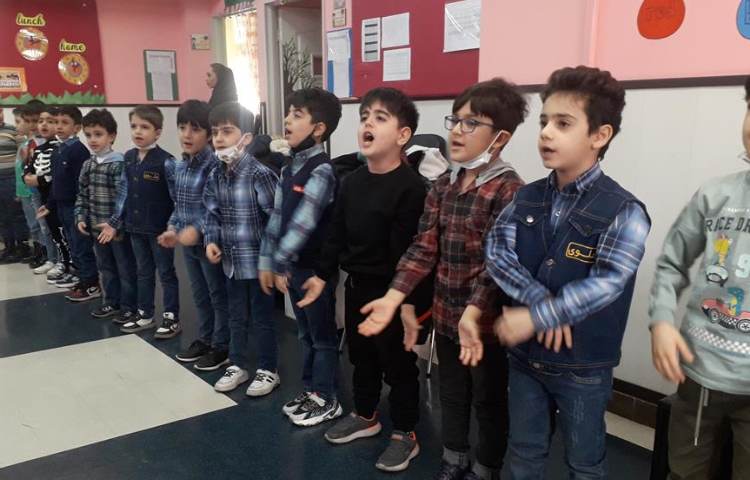 آمادگی دانش آموزان دبستان علوی برای جشن بزرگ یلدا 5