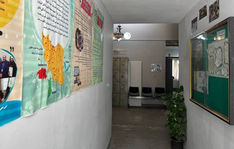 راه‌پله آموزشگاه جامی ملارد