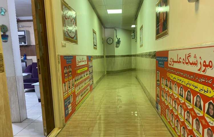 راه‌پله آموزشگاه دکتر محرمی بستان‌آباد