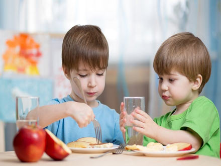 مهمان بازی کردن