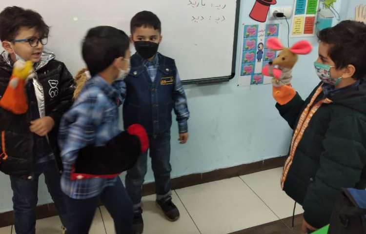 آموزش آشنایی با بانک و کارتخوان بوسیله نمایش عروسکی 1