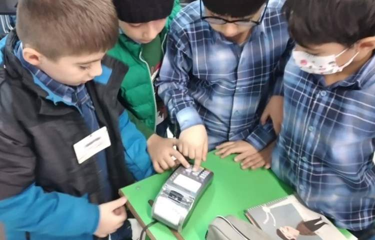 آموزش آشنایی با بانک و کارتخوان بوسیله نمایش عروسکی 2