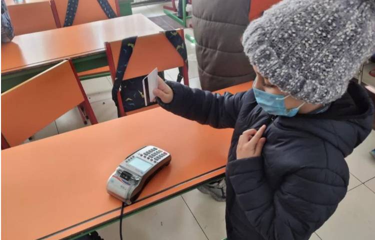 آموزش آشنایی با بانک و کارتخوان بوسیله نمایش عروسکی 8