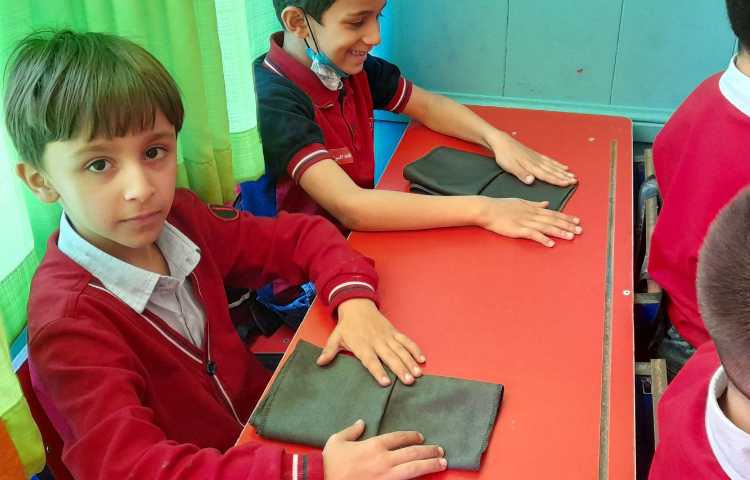 آموزش اتیکت غذاخوری آموزش تزیین دستمال سفره دانش آموزان پایه اول 1