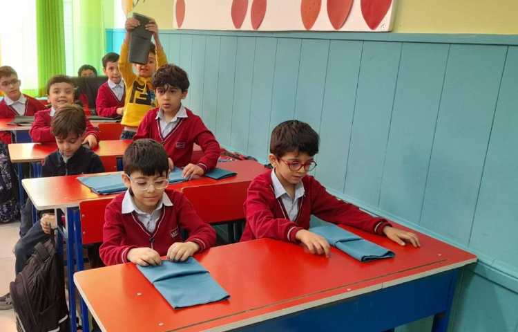آموزش اتیکت غذاخوری آموزش تزیین دستمال سفره دانش آموزان پایه اول 7