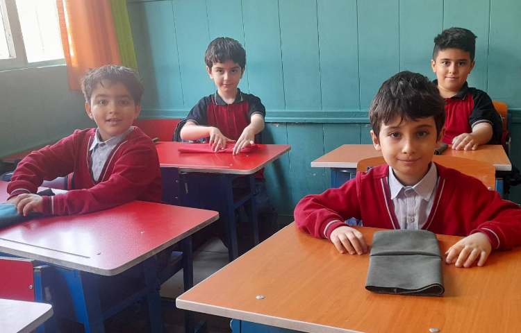 آموزش اتیکت غذاخوری آموزش تزیین دستمال سفره دانش آموزان پایه اول
