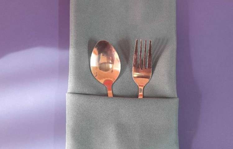 آموزش اتیکت غذاخوری آموزش تزیین دستمال سفره و دانش آموزان پایه اول