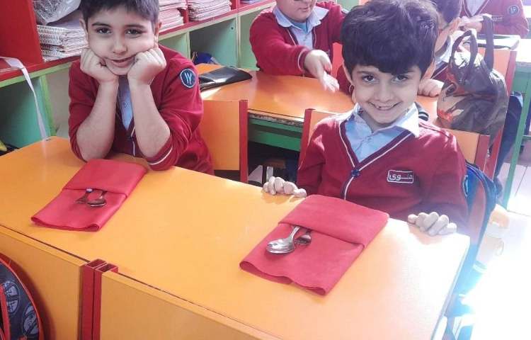 آموزش اتیکت غذاخوری آموزش تزیین دستمال سفره 1