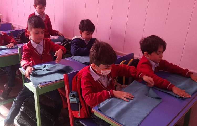 آموزش اتیکت غذاخوری آموزش تزیین دستمال سفره 2