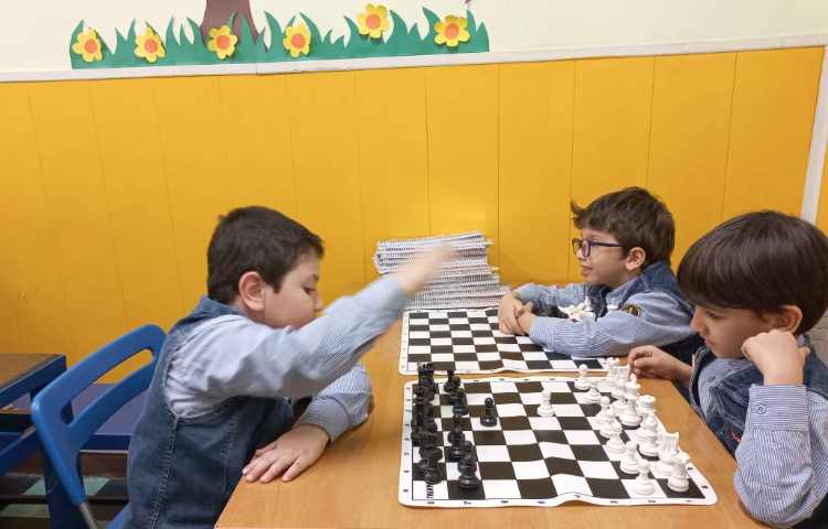 آموزش اسب و طرز گرفتن مهره‌های حریف با آن 1