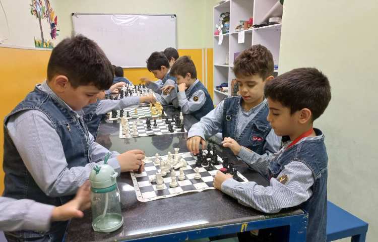 آموزش اسب و طرز گرفتن مهره‌های حریف با آن 4