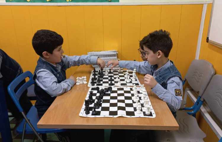 آموزش اسب و طرز گرفتن مهره‌های حریف با آن 5