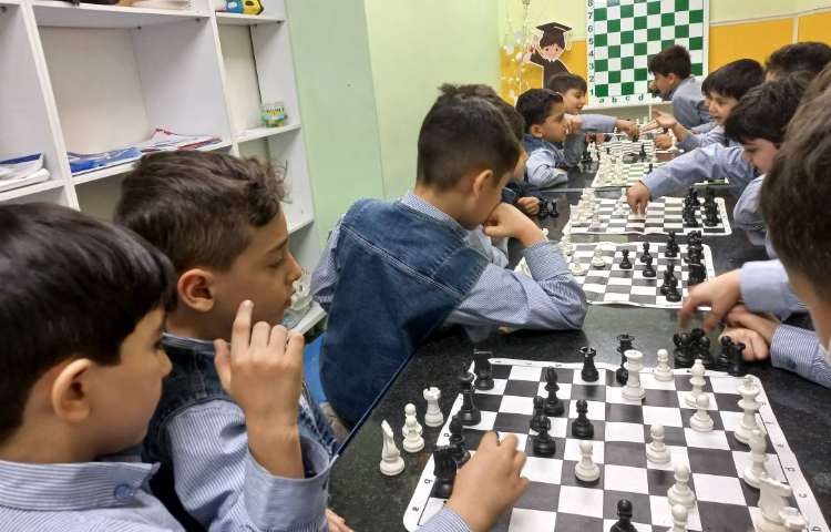 آموزش اسب و طرز گرفتن مهره‌های حریف با آن 6