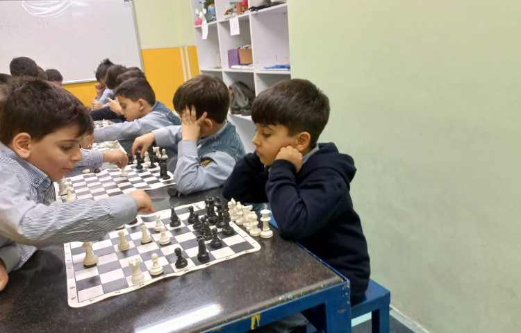 آموزش اسب و طرز گرفتن مهره‌های حریف با آن 7