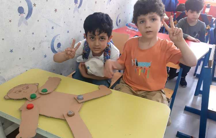 آموزش اعضای بدن همراه با بازی و تقویت مهارت دست ورزی