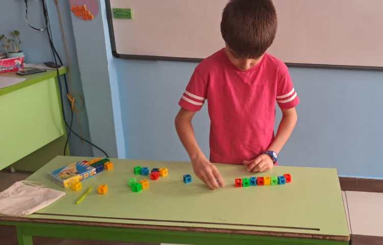 آموزش الگوی عددی و شکلی همراه با دست ورزی و بازی لی لی و تاس 2