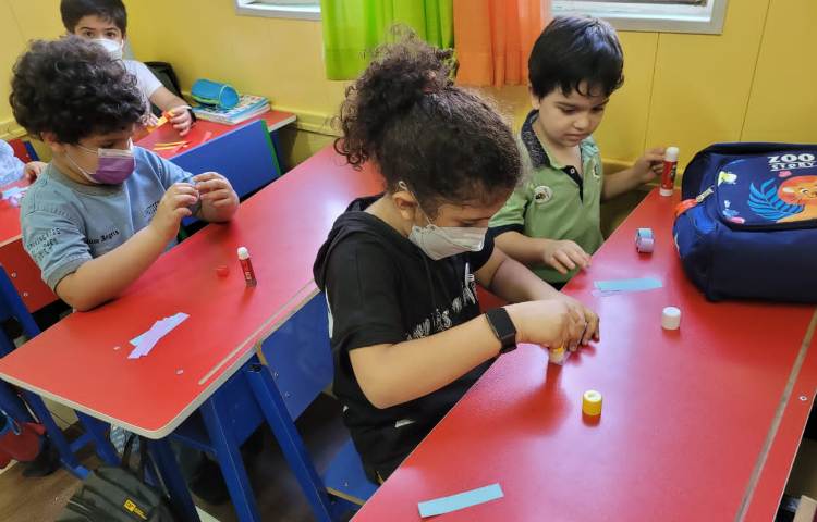 :آموزش الگو به صورت ریتمیک و درست کردن حلقه های عروس دریایی به صورت الگو، کلاس انگور 2