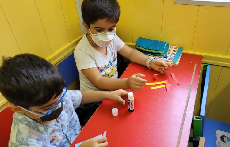 :آموزش الگو به صورت ریتمیک و درست کردن حلقه های عروس دریایی به صورت الگو، کلاس انگور 4