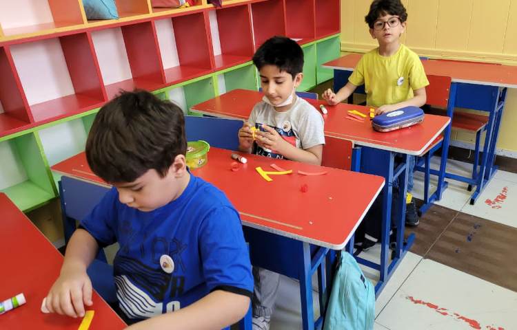 :آموزش الگو به صورت ریتمیک و درست کردن حلقه های عروس دریایی به صورت الگو، کلاس انگور 5