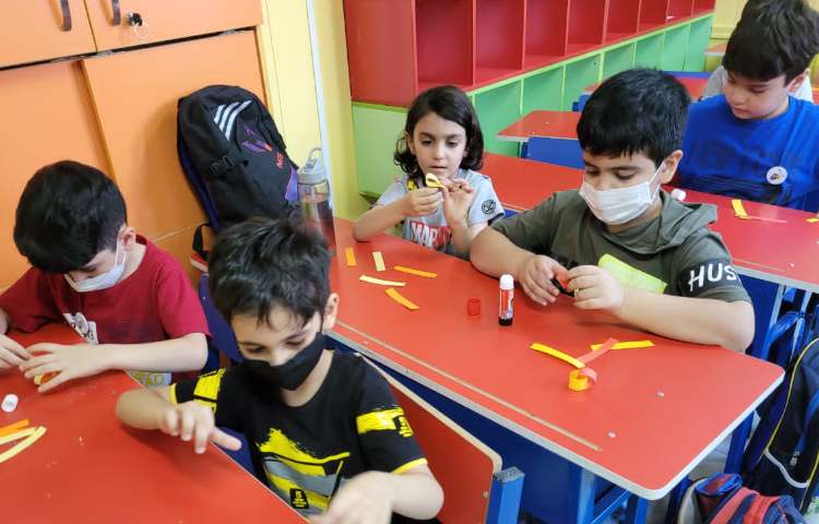 :آموزش الگو به صورت ریتمیک و درست کردن حلقه های عروس دریایی به صورت الگو، کلاس انگور 6