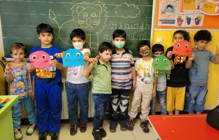 :آموزش الگو به صورت ریتمیک و درست کردن حلقه های عروس دریایی به صورت الگو، کلاس انگور 8