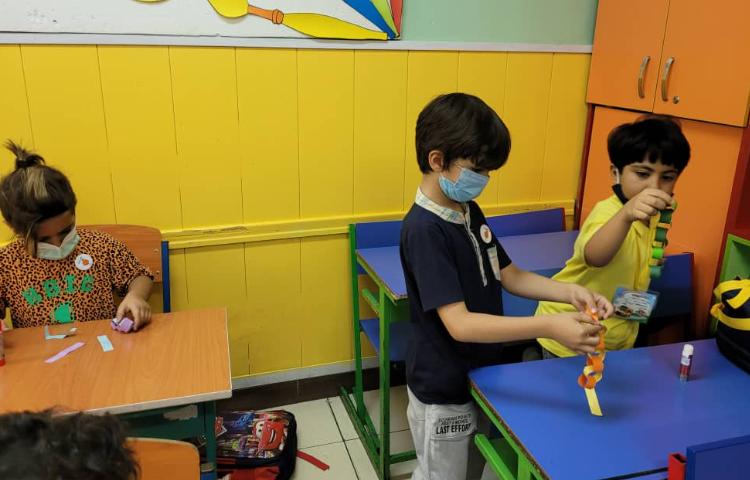 :آموزش الگو به صورت ریتمیک و درست کردن حلقه های عروس دریایی به صورت الگو، کلاس پرتقال 4