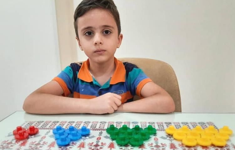 آموزش الگو یابی بوسیله دست سازه