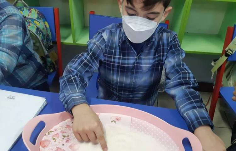 آموزش املای فضایی و نمکی در پایه اول دبستان 8