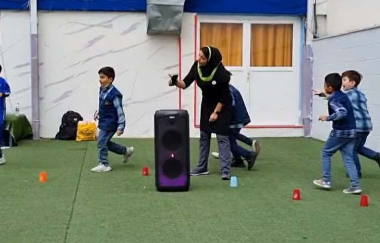آموزش بازی استراتژیک شاد و خلاق پایه اول دبستان علوی شعبه غرب