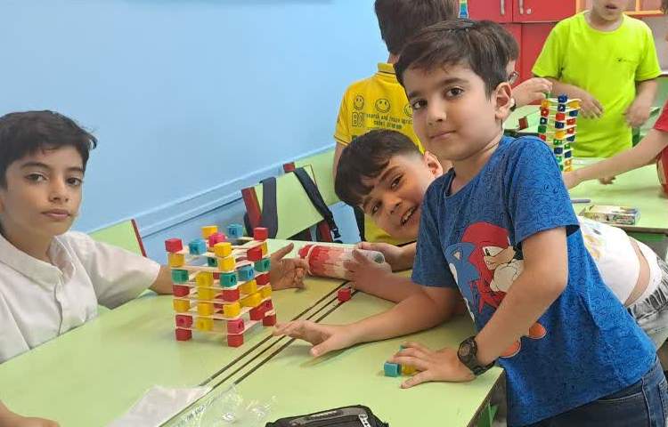 آموزش بازی ساختنی و روانخوانی و درک مطلب به صورت گروهی 6