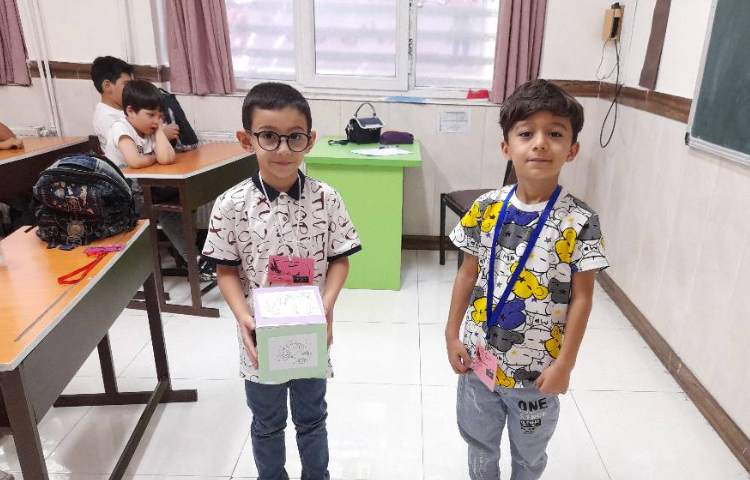 آموزش بخش کردن کلمات توسط بازی با تاس کلمات