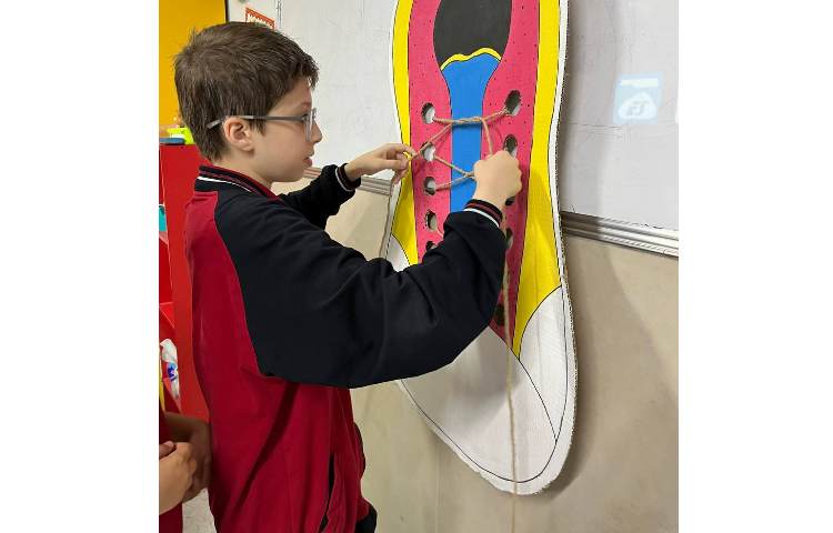 آموزش بستن کفش مهارت زندگی 6