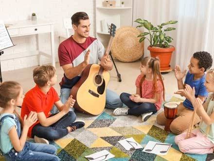 مدرسه بهترین مکان برای آموزش بلز به کودکان است