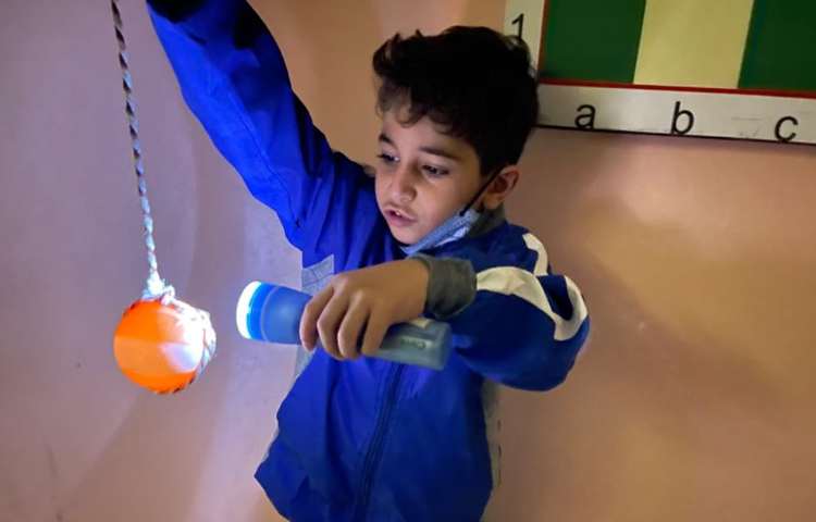 آموزش تشکیل نور و سایه دانش آموزان پایه دوم دبستان 3