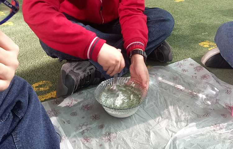 آموزش تغییرات فیزیکی و شیمیایی با تهیه‌ی دوغ 4