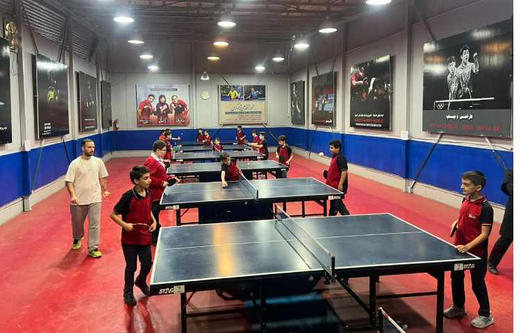 آموزش تنیس روی میز نحوه صحیح راکت گرفتن و سرویس زدن 5